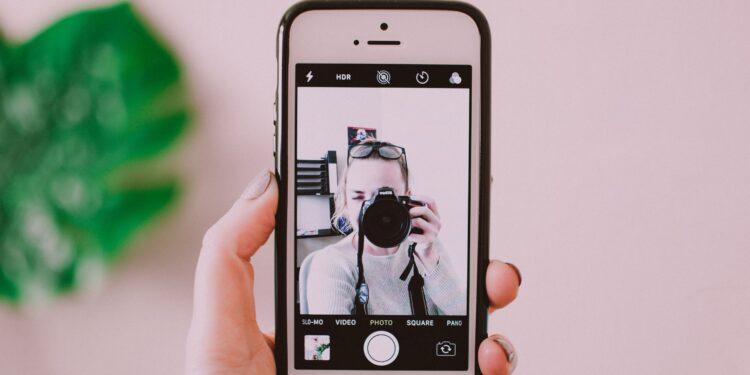 Lo que dice la psicología sobre las personas que no cambian su foto de perfil en WhatsApp