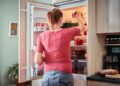 Mientras los brasileños suelen llenar el refrigerador después de hacer las compras, los canadienses advierten sobre un detalle que permite que el aire frío circule mejor
