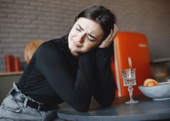 Lo que dice la psicología sobre las personas que siempre piden disculpas por todo