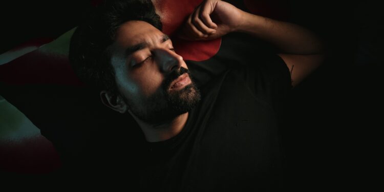 Los especialistas coinciden: "El secreto de un descanso real no es irte a dormir cansado, sino empezar a cambiar esto en tus noches antes de que llegue el cansancio"