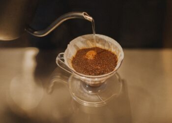 Echar posos café inodoro una