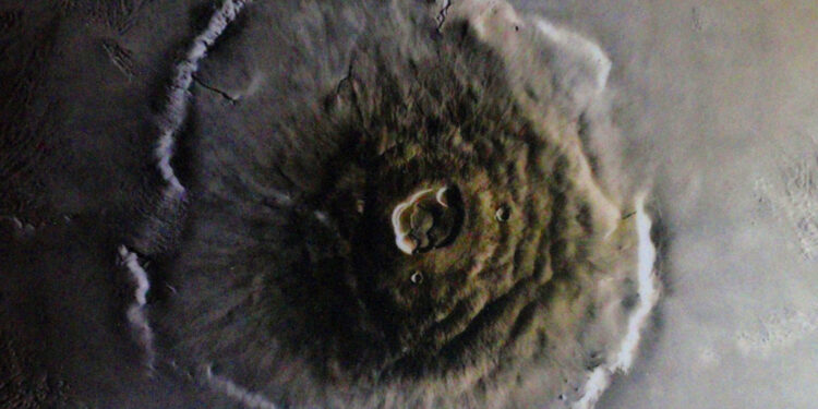 Volcán tiene kilómetros altura ocupa