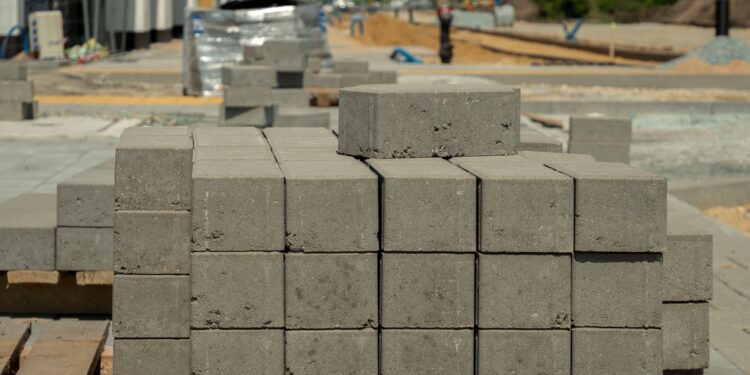 227 bloques de concreto están siendo lanzados al océano para construir un enorme muro
