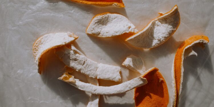 Mezclar cáscara naranja con vinagre