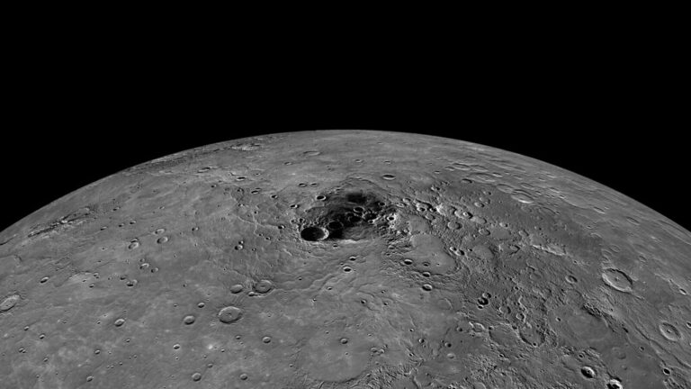 Nasa descubre cráter luna más