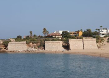 Está construyendo una muralla kilómetros