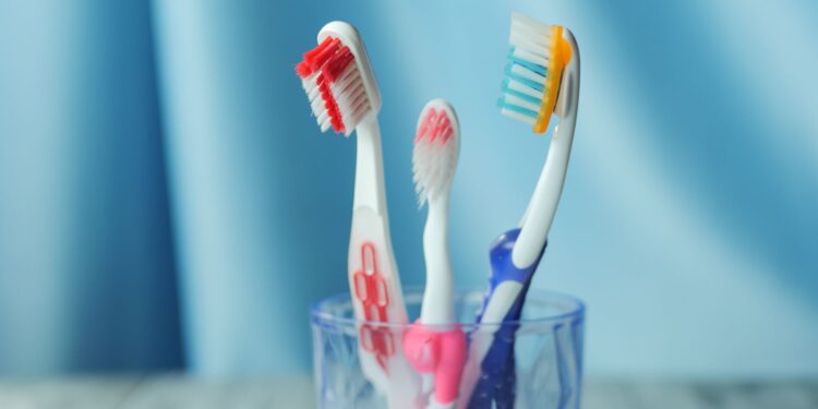 Tienes cepillos dientes viejos casa