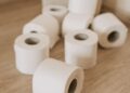 Tienes rollos papel higiénico casa