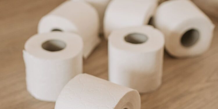 Tienes rollos papel higiénico casa
