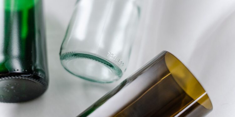 Tienes una botella vino vacía