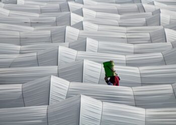 Transformaron desierto gigantesco mar plástico