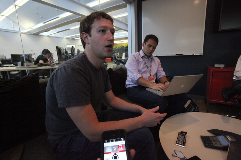 Zuckerberg acostó con mucho dinero