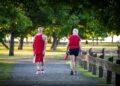 Caminar 7.000 pasos al día es suficiente para proteger la salud del corazón, revela un estudio