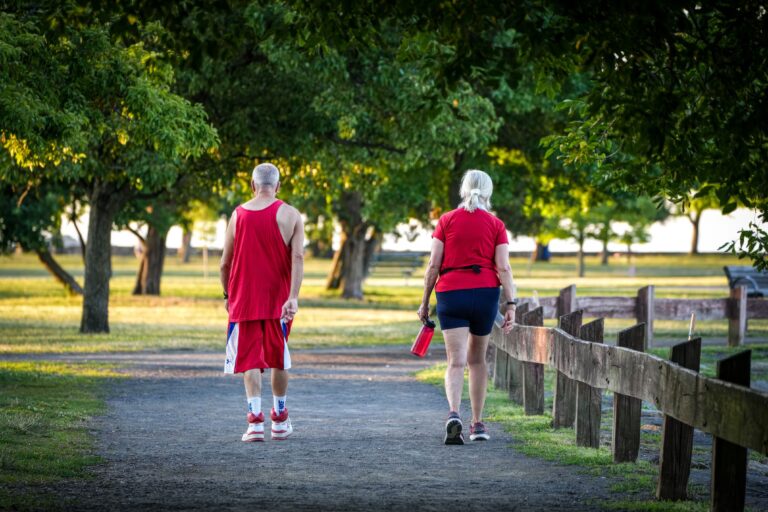 Caminar 7.000 pasos al día es suficiente para proteger la salud del corazón, revela un estudio