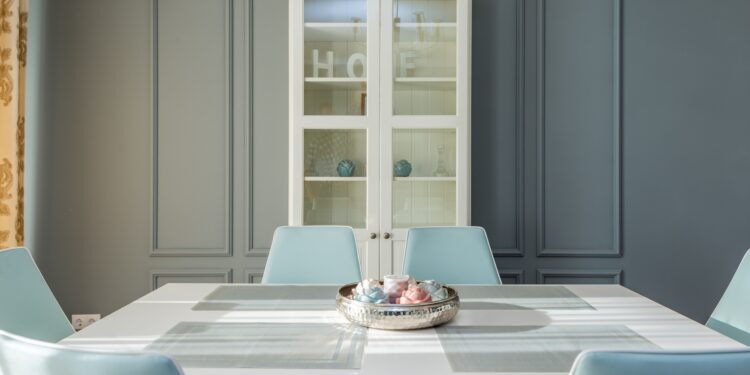 El reinado de las mesas de comedor tradicionales llegó a su fin: la nueva tendencia de 2027 es más elegante y ya gana protagonismo
