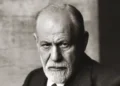 Sigmund Freud: "Estamos hechos de carne, pero tenemos que vivir como si fuéramos de hierro"