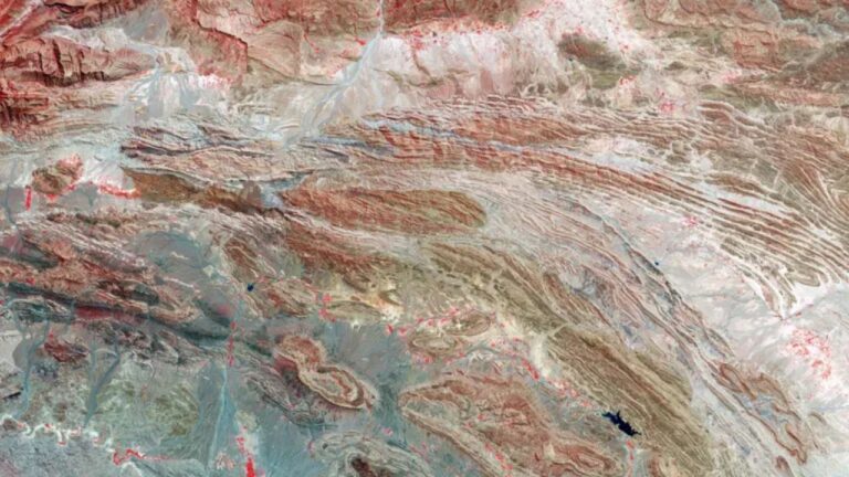 NASA observa la India desde el espacio y descubre una mancha roja que se extiende