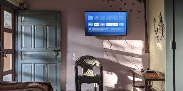 Adiós al televisor colgado en la pared: la nueva tendencia decorativa promete conquistar los hogares en 2027