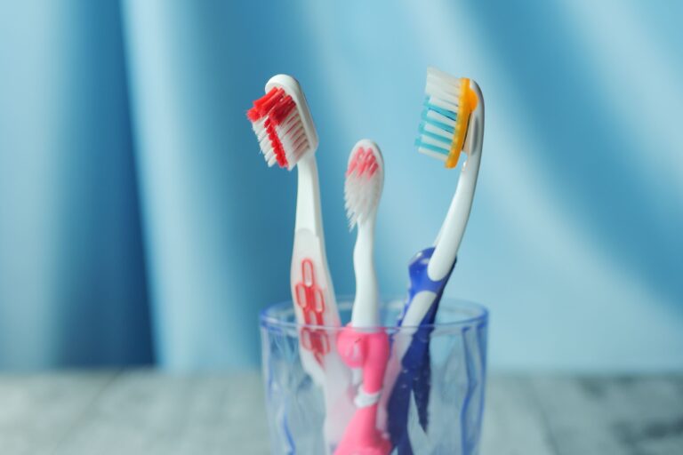 Ni cada mes ni cada año: descubre cuándo debes cambiar el cepillo de dientes
