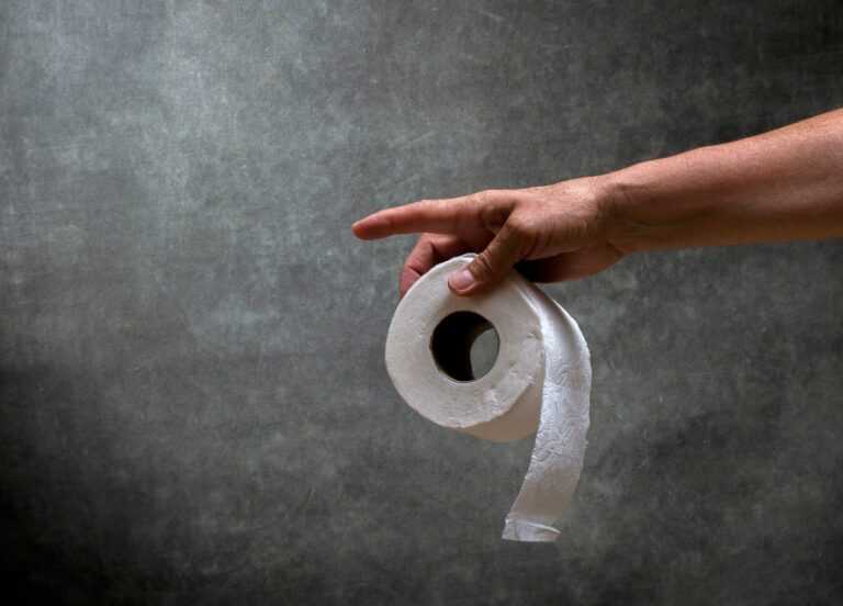 El reinado del papel higiénico ha llegado a su fin: la nueva tendencia para los baños ya se ha extendido por todo el mundo