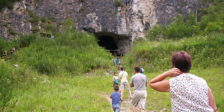 Una expedición sueca explora una misteriosa cueva en Rusia y encuentra una especie desconocida para la ciencia
