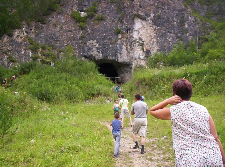 Una expedición sueca explora una misteriosa cueva en Rusia y encuentra una especie desconocida para la ciencia