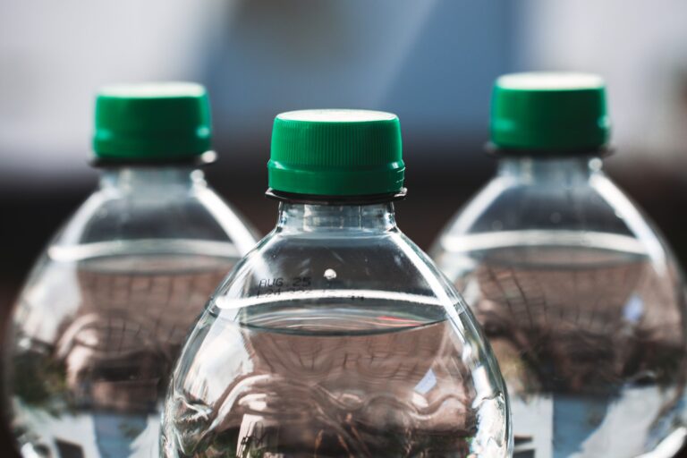 El truco alemán para refrescar el dormitorio no usa aire acondicionado, sino una botella y un ventiladorEl truco alemán para refrescar el dormitorio no usa aire acondicionado, sino una botella y un ventilador