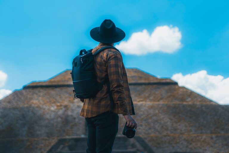 La reflexión de Descartes: "Quien pasa mucho tiempo viajando acaba convirtiéndose en extranjero en su propio país"