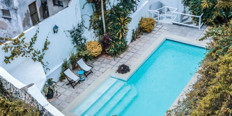 Adiós a las piscinas tradicionales como las conocemos: la nueva tendencia para las casas en 2027 cuesta mucho menos