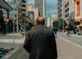 "La mayor parte de la vida se nos escapa mientras hacemos lo que no deberíamos": la reflexión de Séneca sobre el tiempo perdido