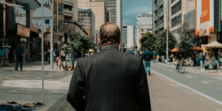 "La mayor parte de la vida se nos escapa mientras hacemos lo que no deberíamos": la reflexión de Séneca sobre el tiempo perdido