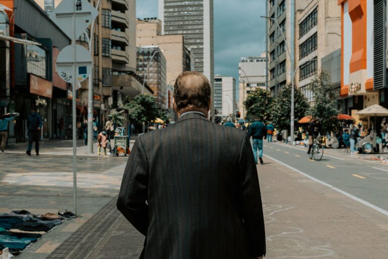 "La mayor parte de la vida se nos escapa mientras hacemos lo que no deberíamos": la reflexión de Séneca sobre el tiempo perdido