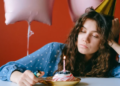Lo que dice la psicología sobre las personas que no consideran su cumpleaños un día especial del año