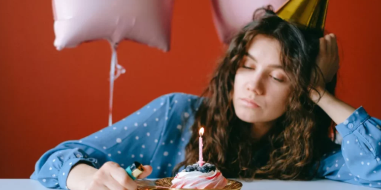 Lo que dice la psicología sobre las personas que no consideran su cumpleaños un día especial del año