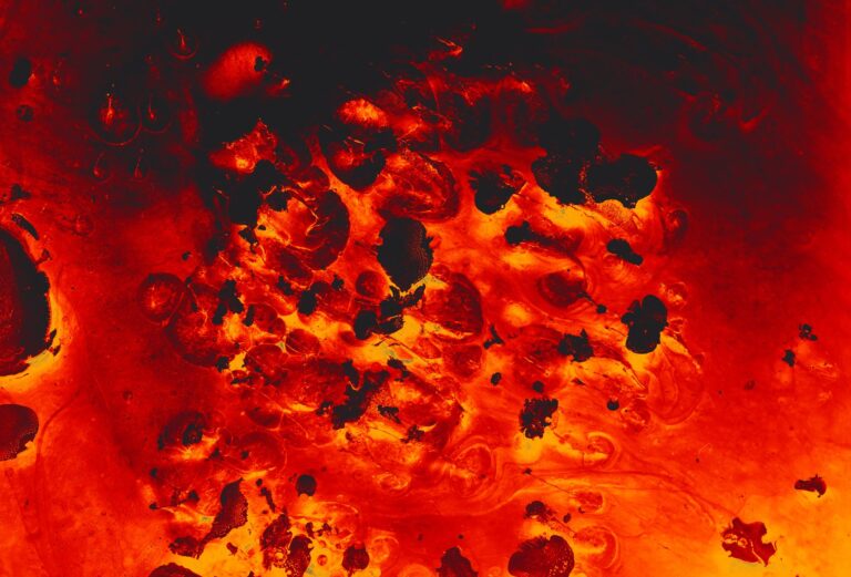 Astrónomos descubren planeta cubierto lava