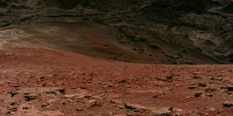 Astrónomos descubren planeta cubierto lava