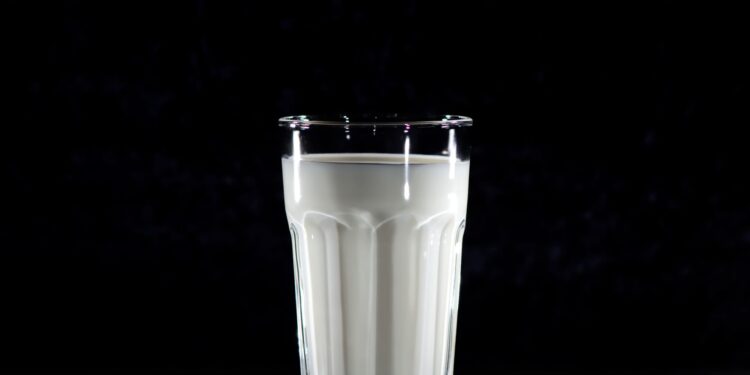 Beber vaso leche noche dormir