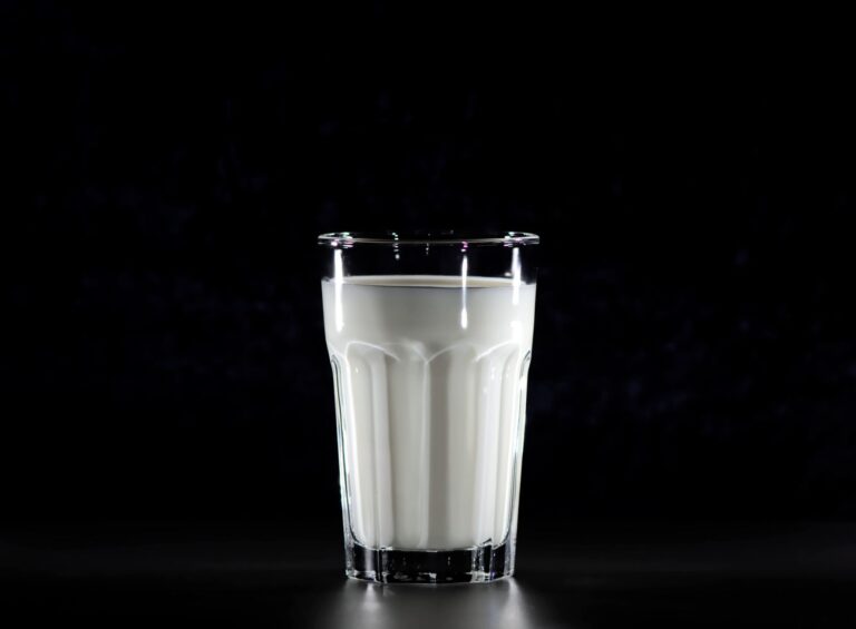 Beber vaso leche noche dormir
