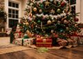 Poner una hoja de laurel debajo del árbol de Navidad: para qué sirve y por qué cada vez más familias lo recomiendan