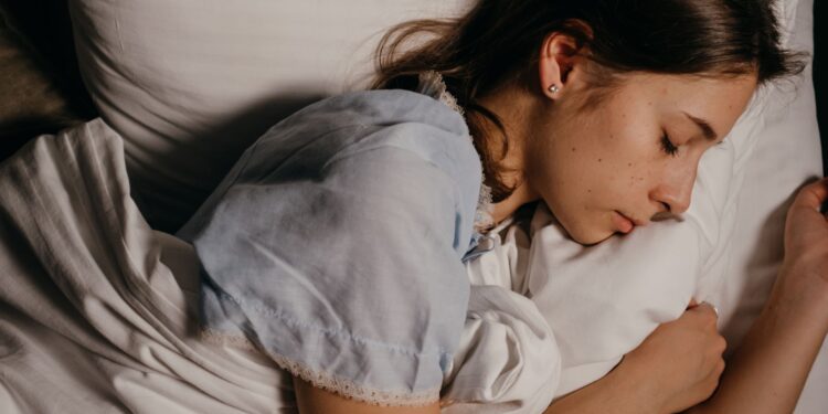 Dormir con estómago vacío afecta