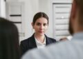 Lo que dice la psicología sobre las personas que permanecen tranquilas incluso cuando las provocan