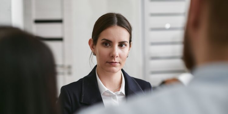 Lo que dice la psicología sobre las personas que permanecen tranquilas incluso cuando las provocan