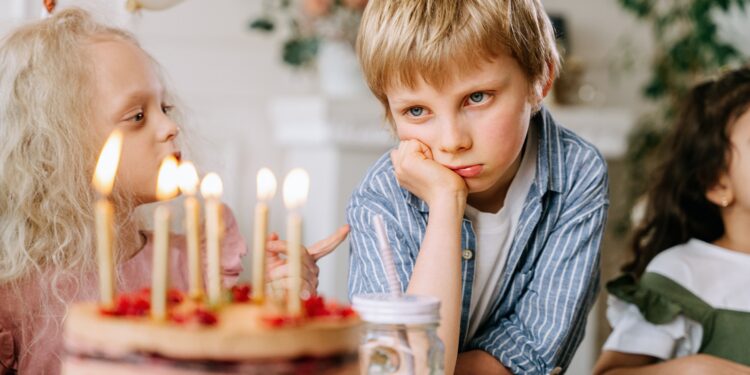 Lo que dice la psicología sobre las personas a las que no les gusta que les canten el “Feliz cumpleaños”