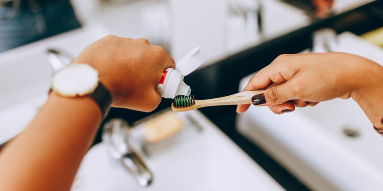 Lo que las antiguas civilizaciones utilizaban en lugar de la pasta de dientes