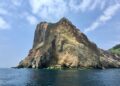 Isla volcánica situada dentro una