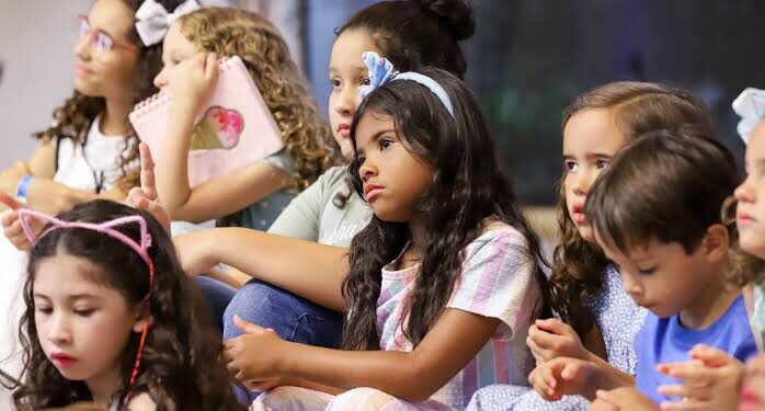 Un neurocientífico explica por qué la infancia, de los 6 meses a los 5 años, es ideal para aprender idiomas