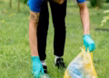 Qué significa recoger la basura que otras personas dejan en la calle, según la psicología