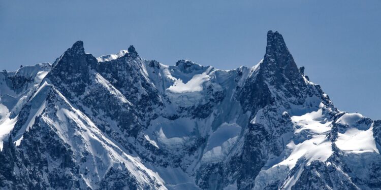 Tras monitoreo glaciar los alpes