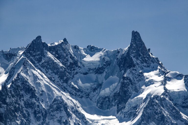 Tras monitoreo glaciar los alpes