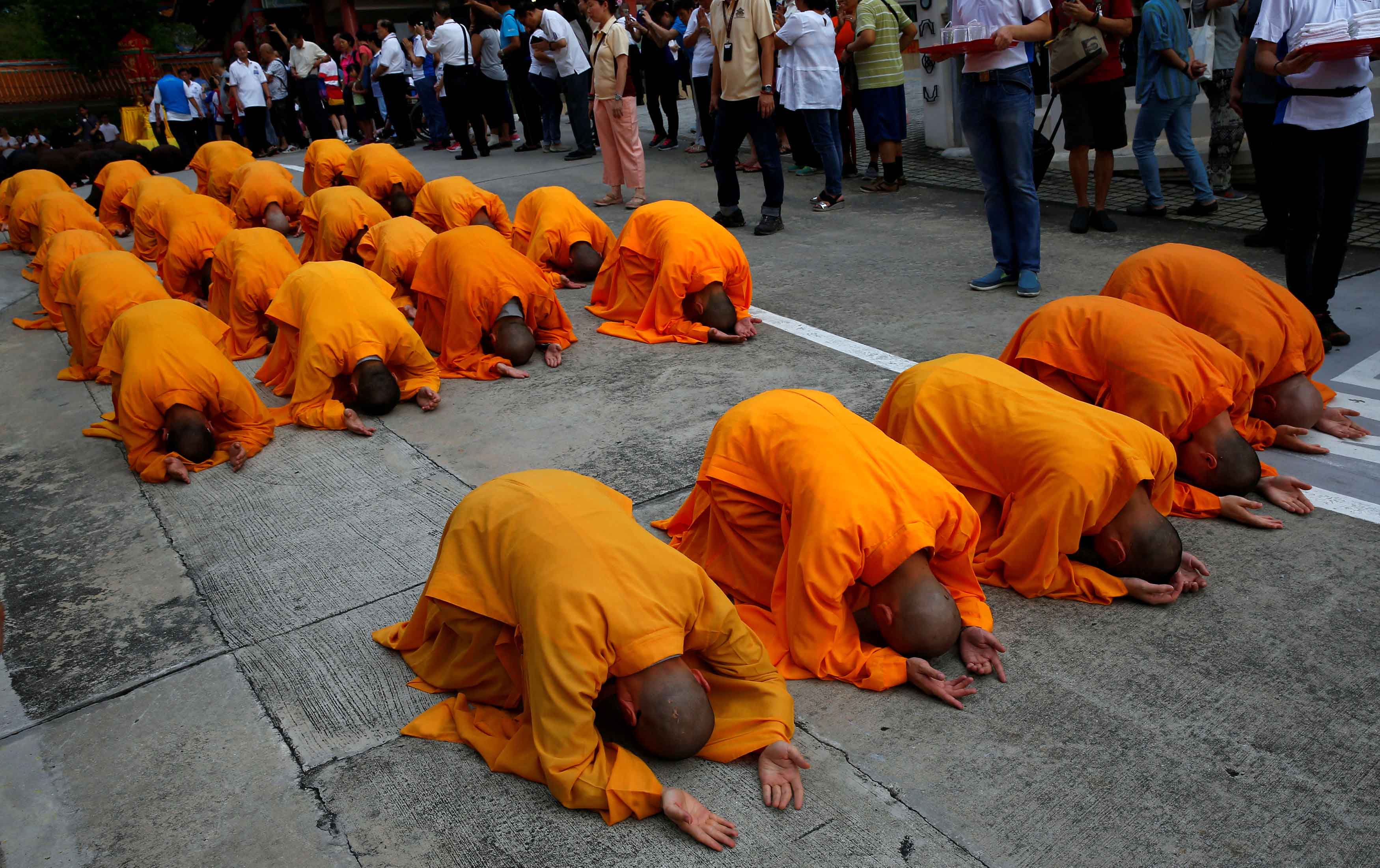 Los budistas celebran el Día de Vesak (nacimiento del Buda) | Vistazo